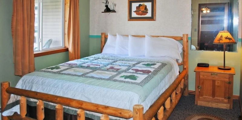 Superior Motel & Suites (Star-Lite Motel, Star Lite Motel) - Web Listing (newer photo)